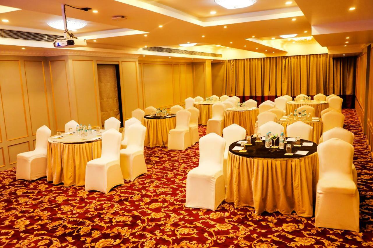 Kyriad Hotel Nashik By Othpl Zewnętrze zdjęcie