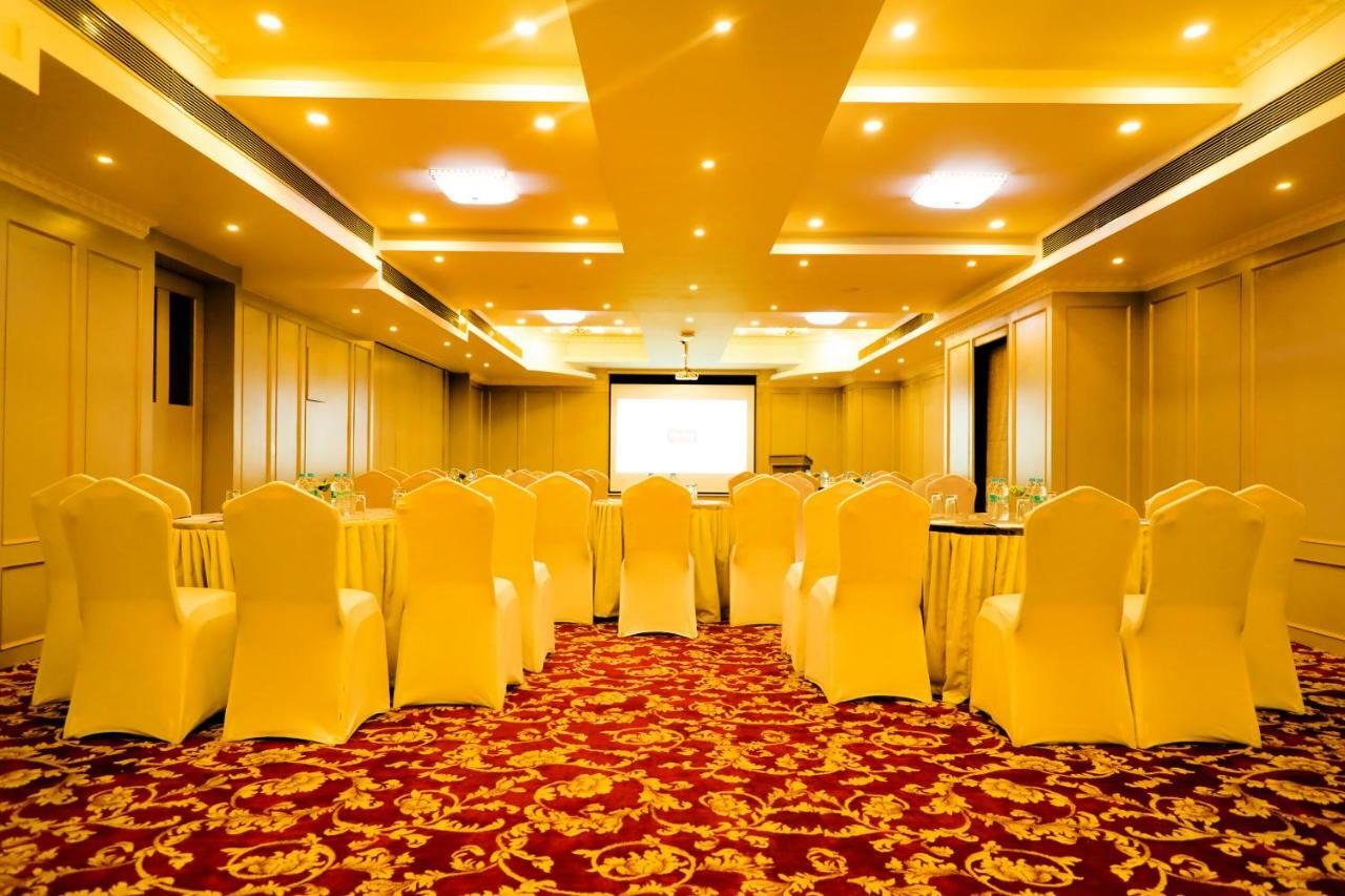 Kyriad Hotel Nashik By Othpl Zewnętrze zdjęcie